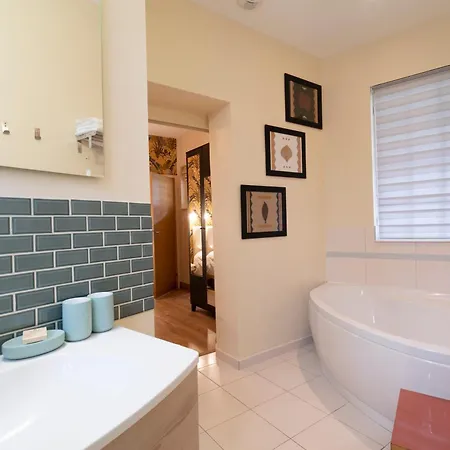 Demeure D'hotes Haec Otia Bed & Breakfast 4*